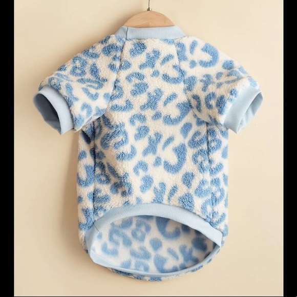 Leopard Print Pet Sweatshirt 💙🐾 (Carolina Blue) - Picture 3 of 7